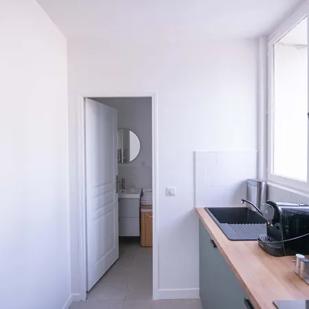 Apartment Portes De Paris Rer C A 2 Min Wifi & Parking Inclus *