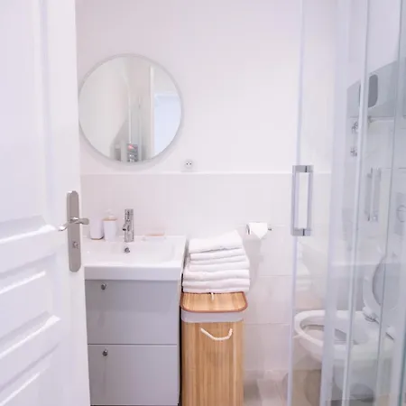 Portes De Paris Rer C A 2 Min Wifi & Parking Inclus Apartment